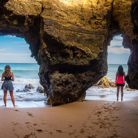 Hostel Buddha Bee - 18 To 35 Years Old Only *