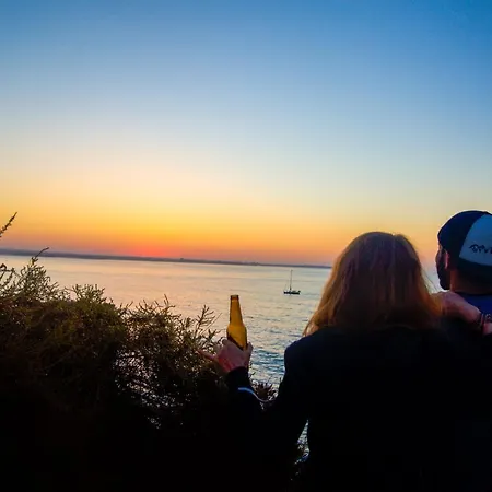 Buddha Bee - 18 To 35 Years Old Only *