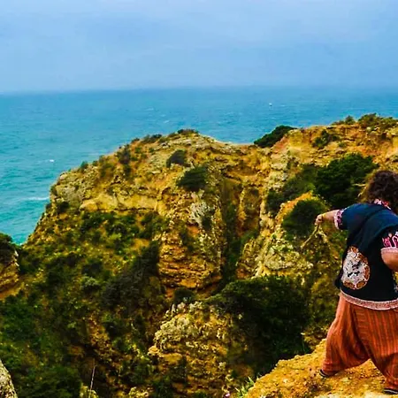 Hostel Buddha Bee - 18 To 35 Years Old Only Lagos