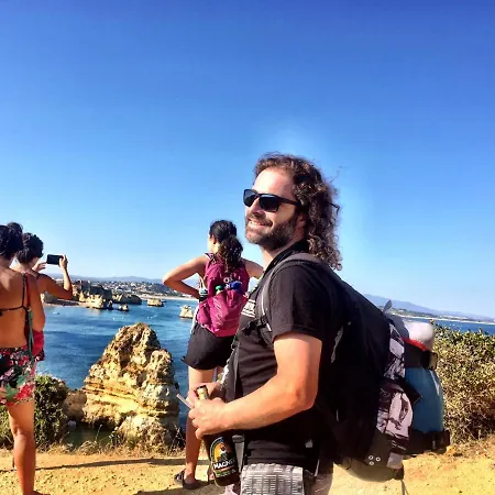 Buddha Bee - 18 To 35 Years Old Only Albergue