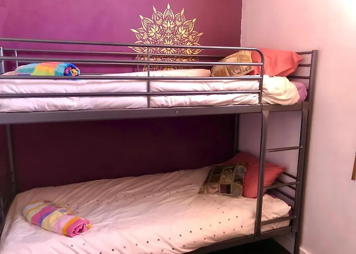 Hostel Buddha Bee - 18 To 35 Years Old Only *