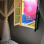 Hostel Buddha Bee - 18 To 35 Years Old Only *