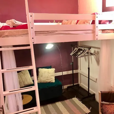 Hostel Buddha Bee - 18 To 35 Years Old Only *