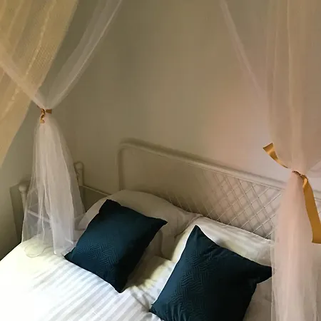 Hostel Buddha Bee - Female Lagos