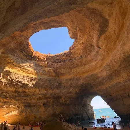 Hostel Buddha Bee - 18 To 35 Years Old Only *