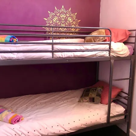 Hostel Buddha Bee - 18 To 35 Years Old Only *