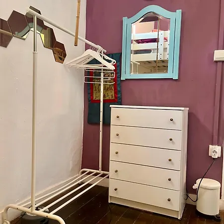 Buddha Bee - 18 To 35 Years Old Only Vandrarhem